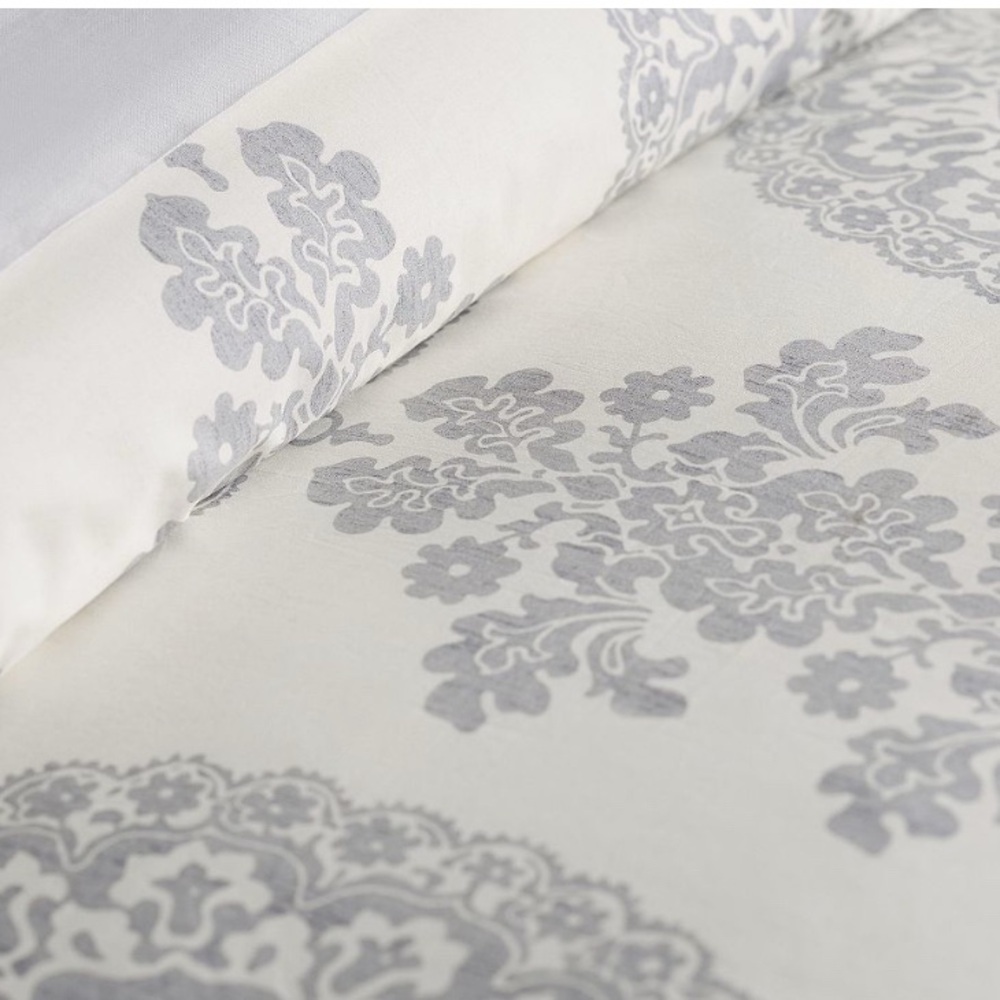 Pottery Barn Lucianna Collection 95% Cotton Gray & Ivory Duvet Cover, Twin, NWT